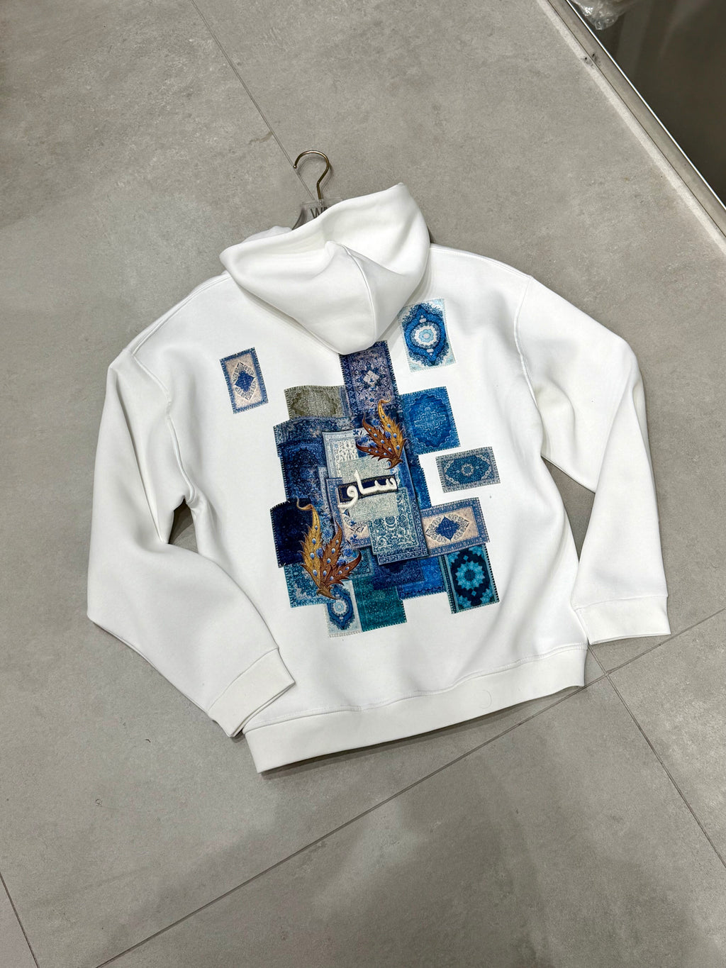 Nakış Detaylı Kapüşonlu Oversize Sweatshirt Beyaz