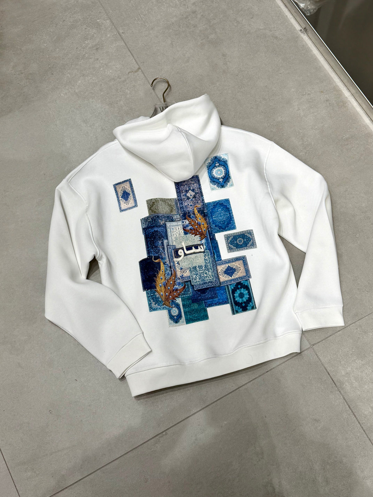 Nakış Detaylı Kapüşonlu Oversize Sweatshirt Beyaz