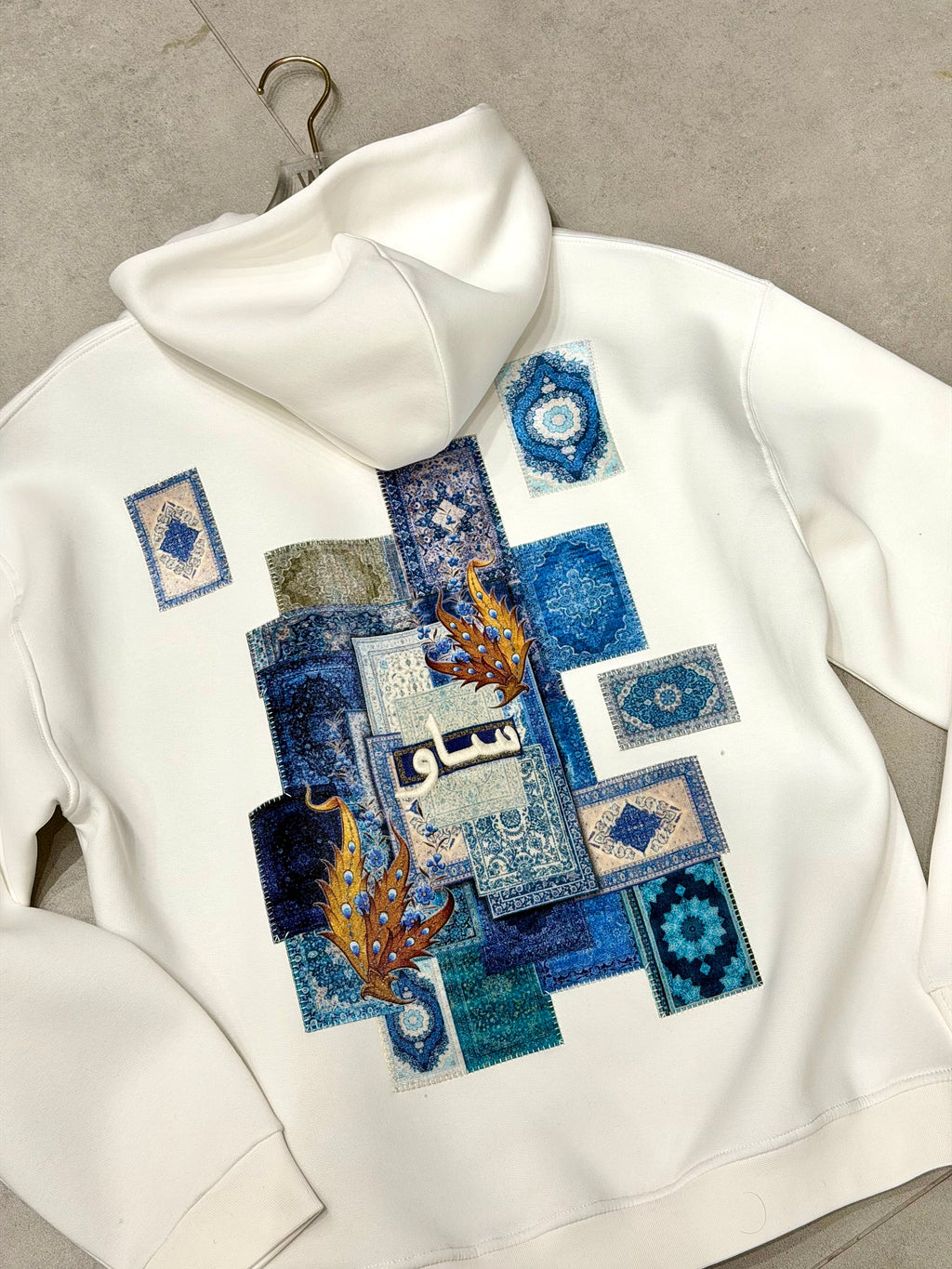 Nakış Detaylı Kapüşonlu Oversize Sweatshirt Beyaz