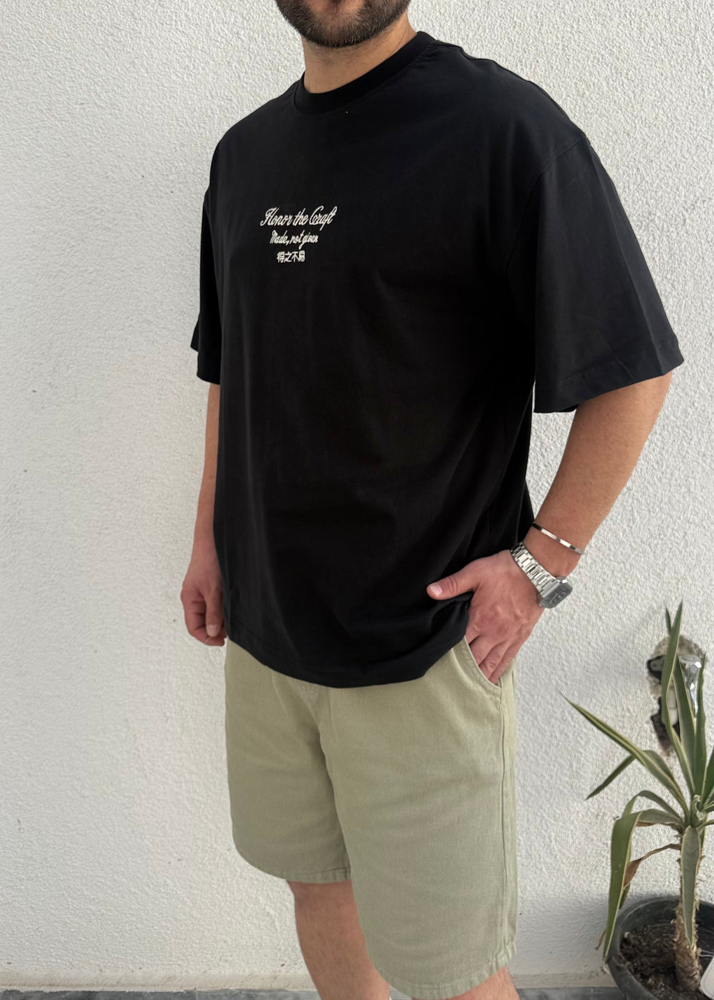 Siyah Nakış Detaylı T-Shirt