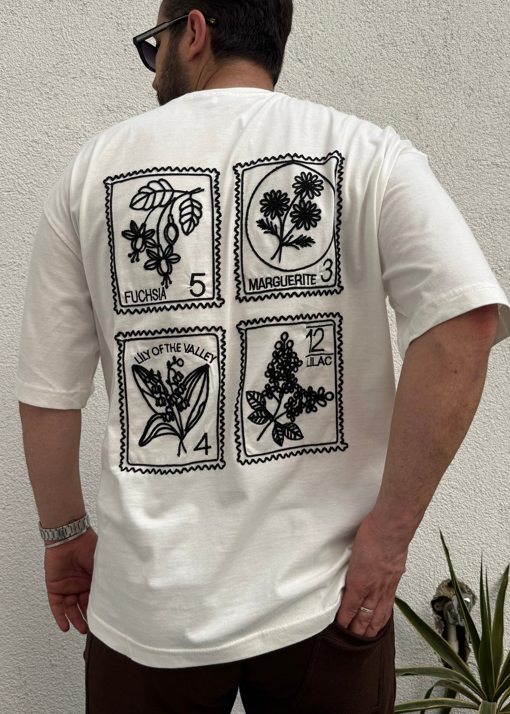 Beyaz Nakış Detaylı T-shirt