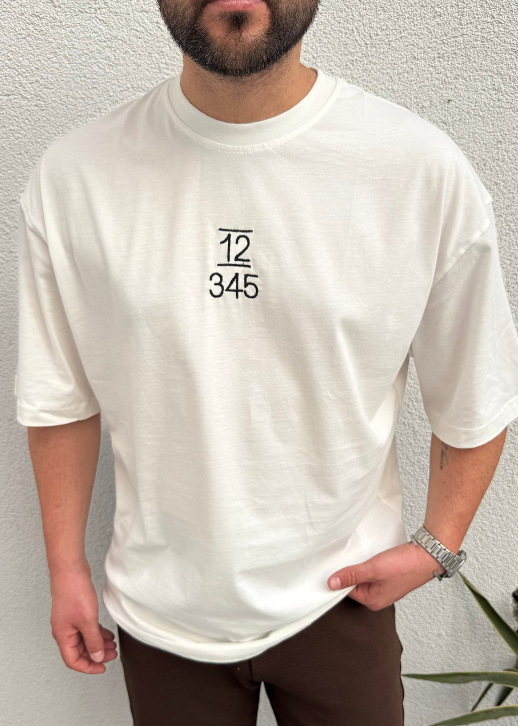 Beyaz Nakış Detaylı T-shirt