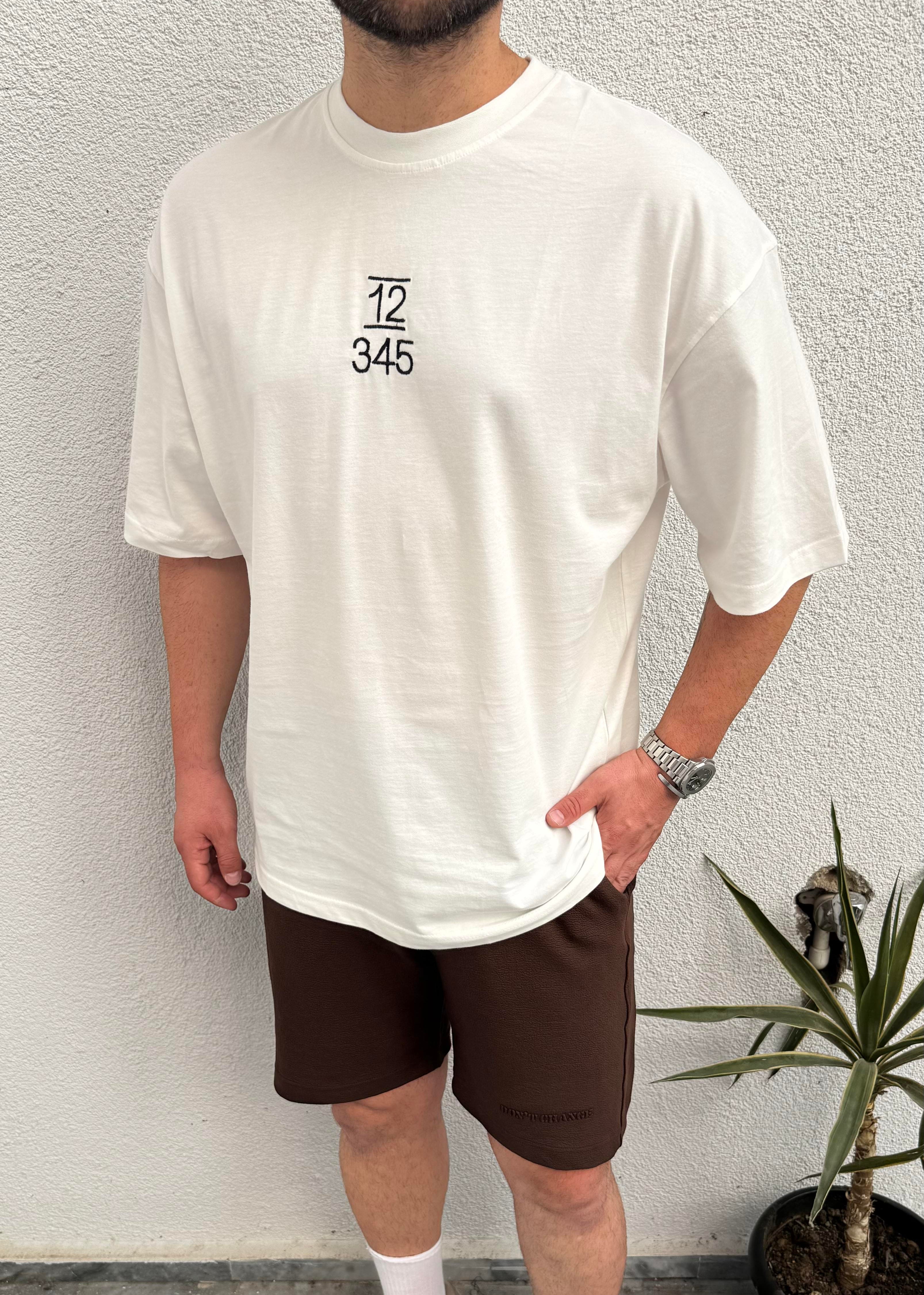 Beyaz Nakış Detaylı T-shirt