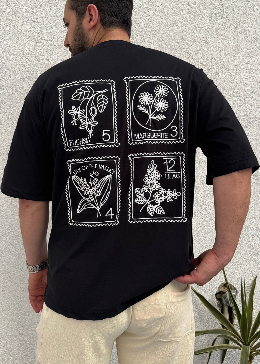 Siyah Nakış Detaylı T-shirt