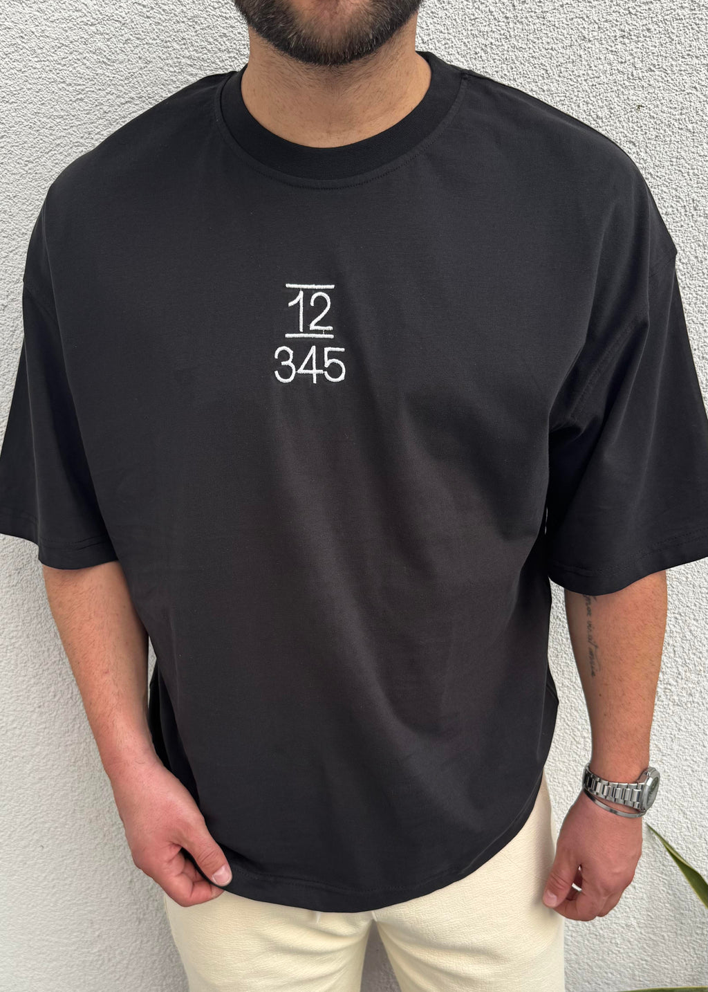 Siyah Nakış Detaylı T-shirt