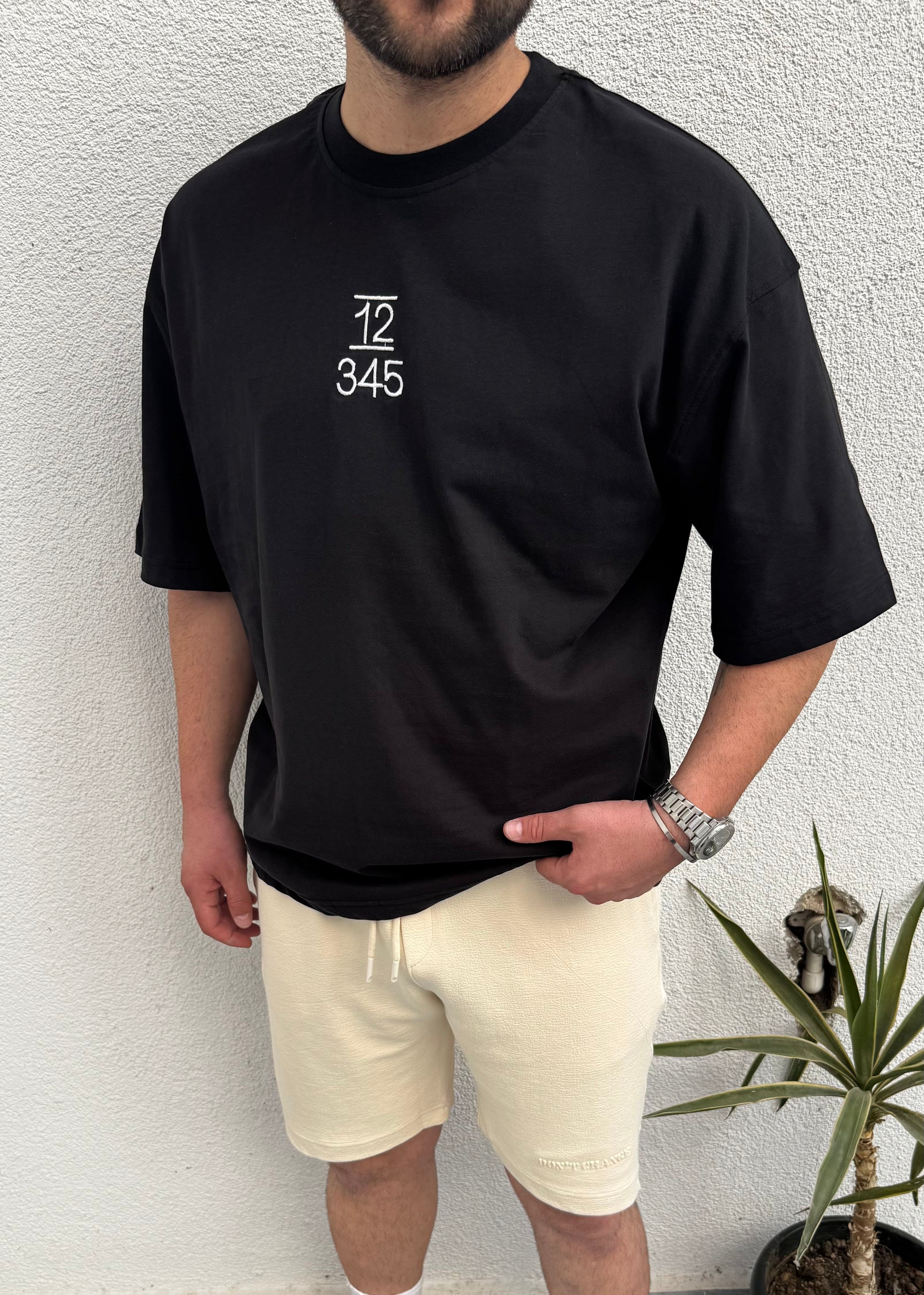 Siyah Nakış Detaylı T-shirt