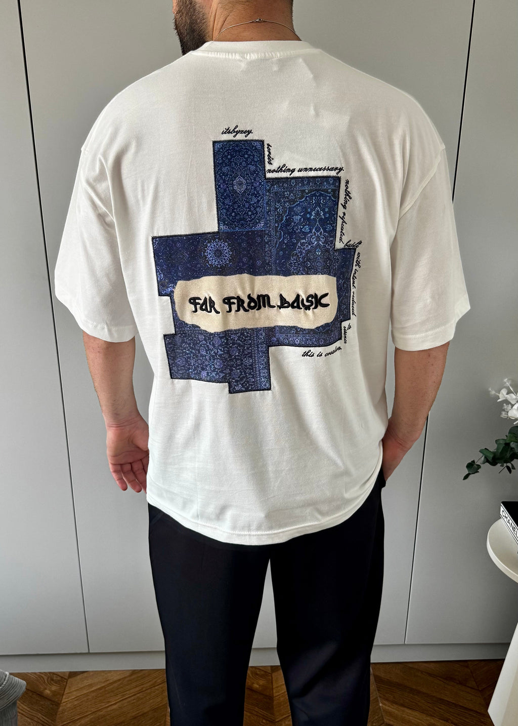 Beyaz Arka Nakış Detay Oversize T-shirt