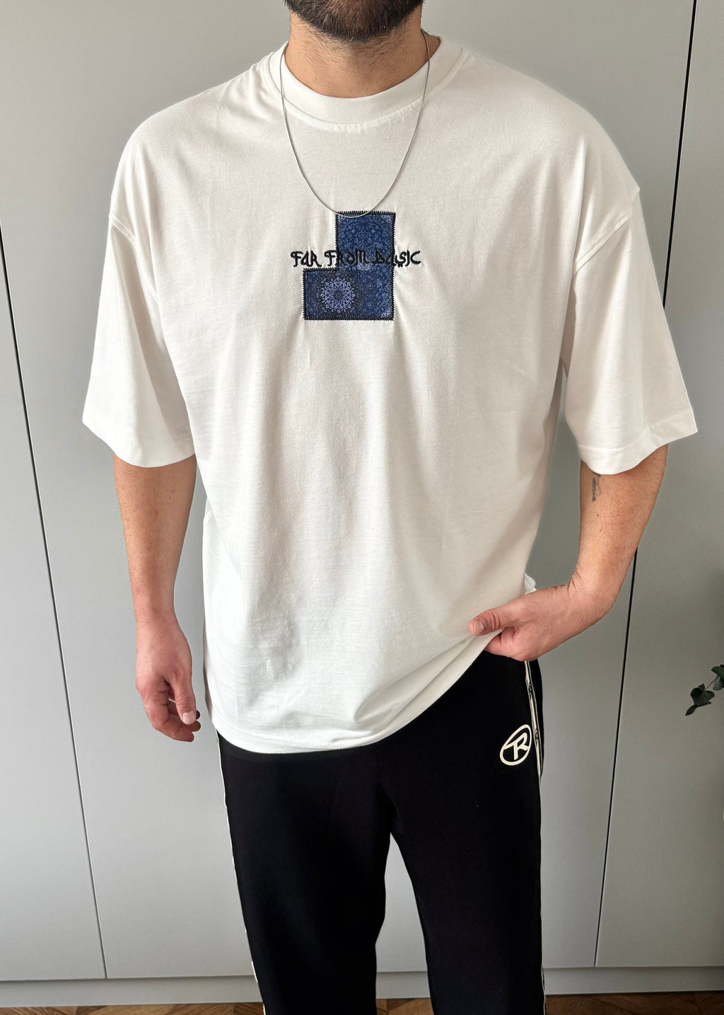 Beyaz Arka Nakış Detay Oversize T-shirt