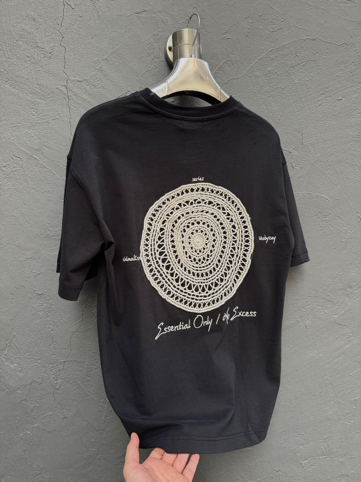 Sırt Nakış Detaylı T-shirt Siyah
